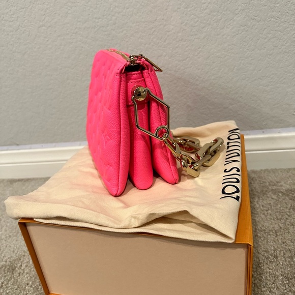 Louis Vuitton Coussin BB Rose Fluo - Picture 5 of 5